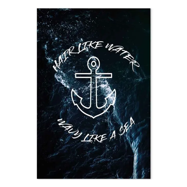 Agitato, mare ondeggiante - scritta in inglese Hair like Water, Wavy like a Se su uno sfondo dell'oceano blu nello stile dell'acquerello