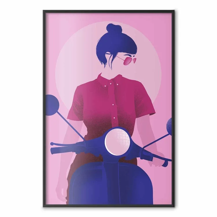 Donna in scooter - donna su scooter in tonalità pastello rosa