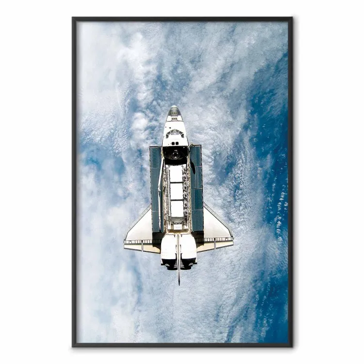 Navetta spaziale - navetta spaziale su nuvole e oceani