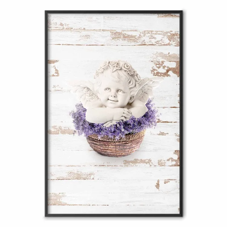 Sogno lavanda - angelo nei fiori viola su sfondo di legno