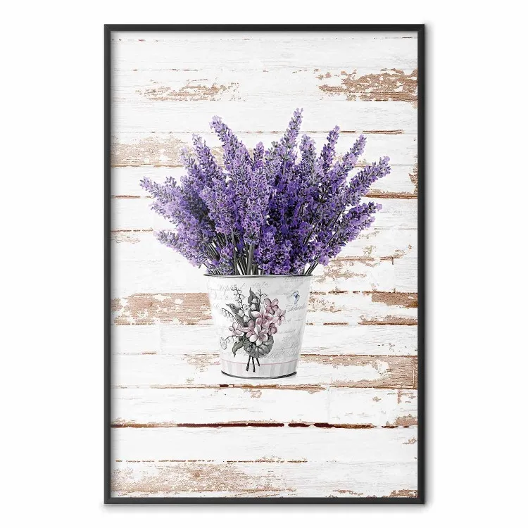 Mazzo di lavanda - fiori viola in vaso su sfondo di assi di legno