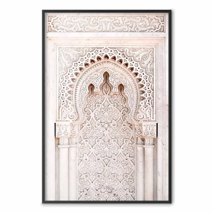 Luce a sbalzi - architettura beige con ornamenti
