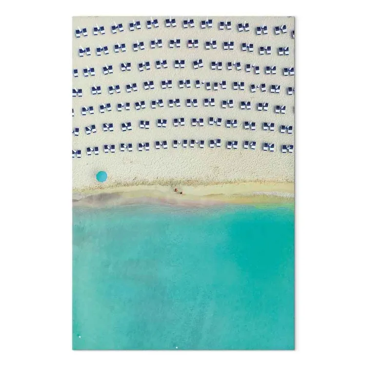 Paesaggio marino visto dall'alto con acqua azzurrina