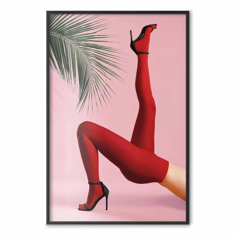 Collant rosso - gambe di donna, tacchi a spillo e foglie di palma