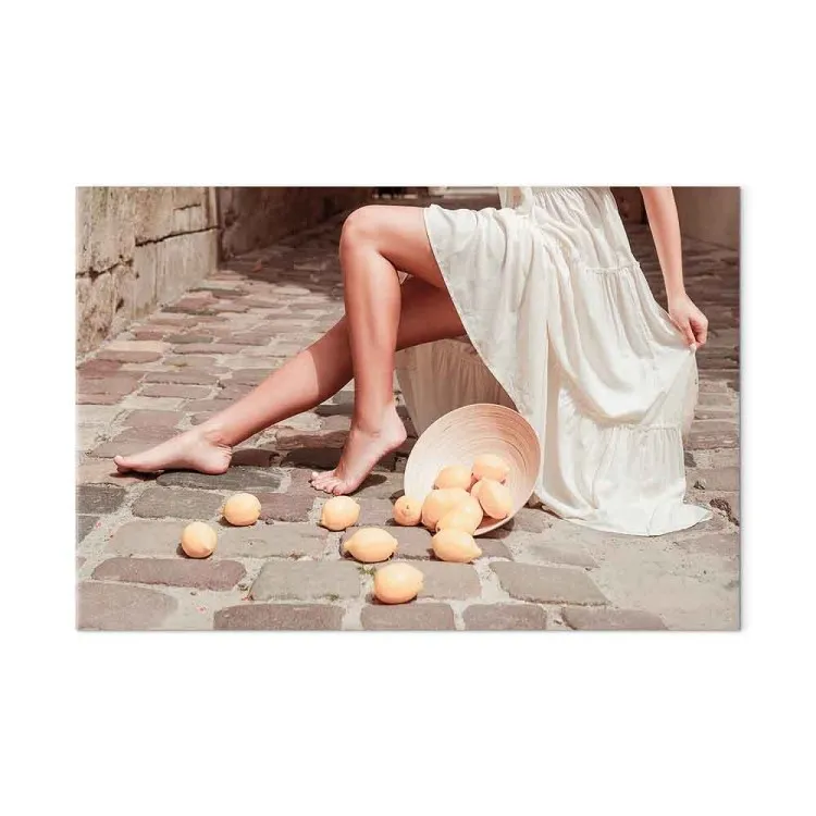 Limoni al sole (1 parte) - gambe di donna e frutti per terra