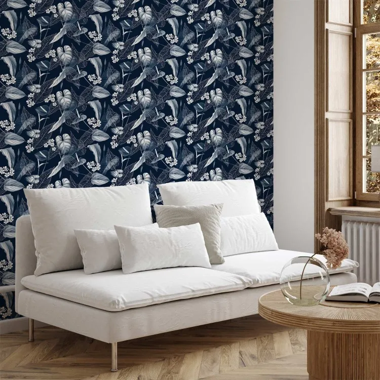Natura monocromatica - schizzo di foglie e fiori su sfondo blu scuro