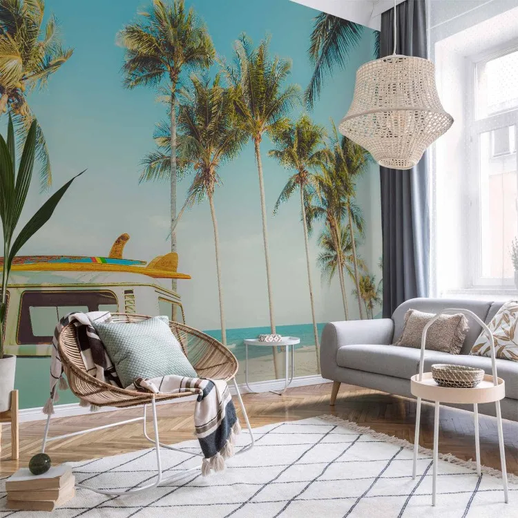 Bus da surf - furgone con tavole su spiaggia tropicale