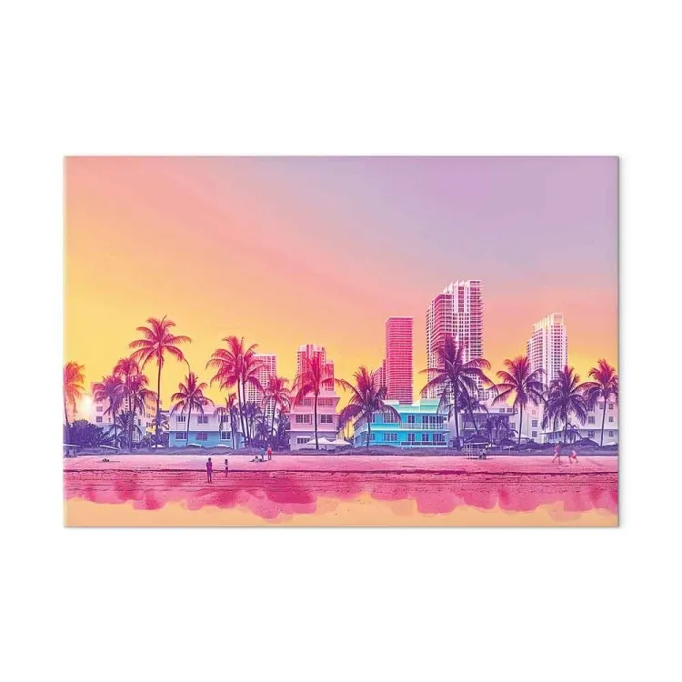 Spiaggia al neon - edifici colorati e palme al tramonto