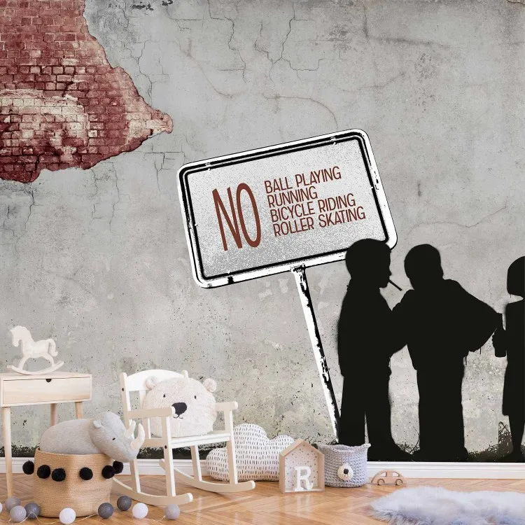 No Ball Playing... - street art in stile Banksy con scritte su cemento